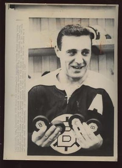1967 - Phil Esposito ties a club record with four goals in a 6-2 win over the Montreal Canadiens.